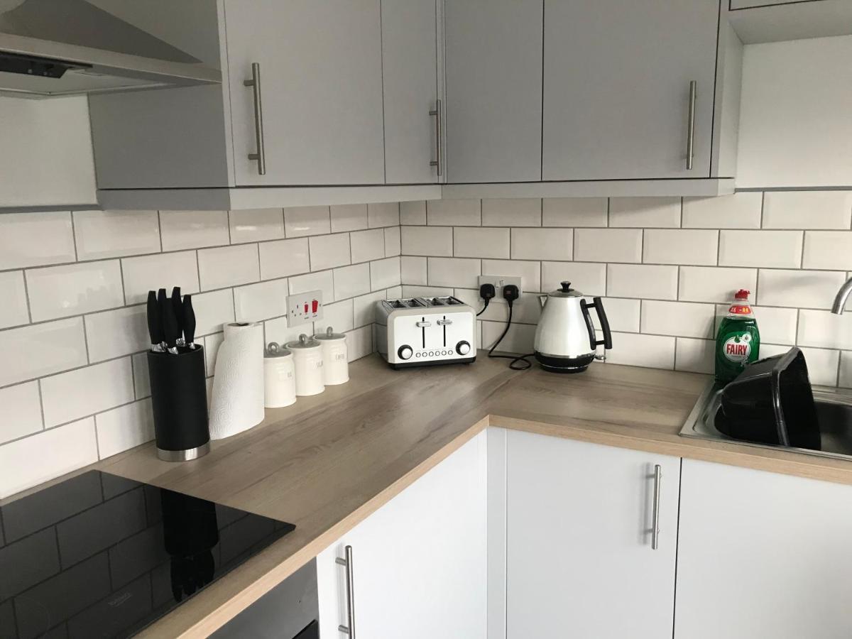 Property Hunter 25 Дарлингтън Екстериор снимка